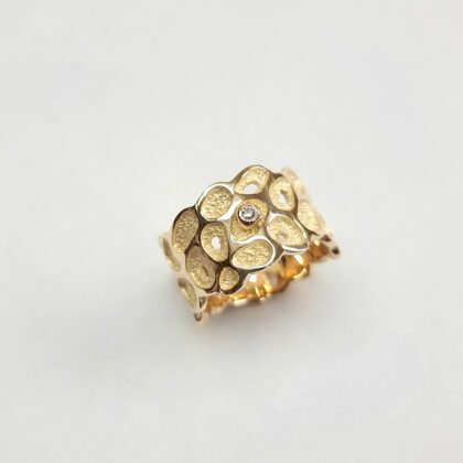 Yellow gold, diamond