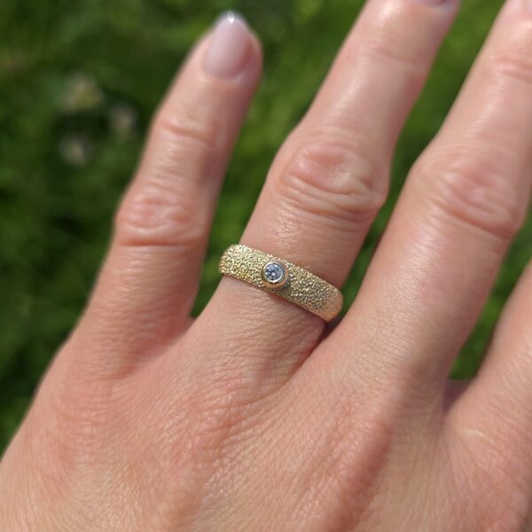 Yellow gold, diamond