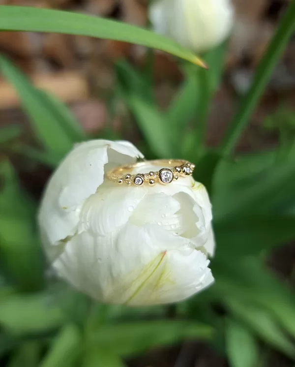 Yellow gold, diamonds