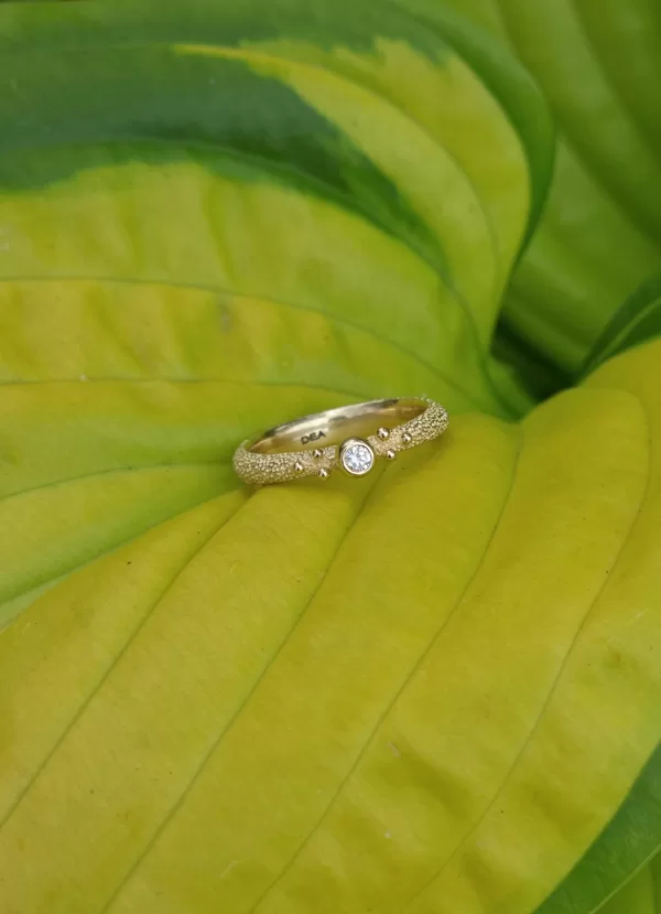 Yellow gold, diamond