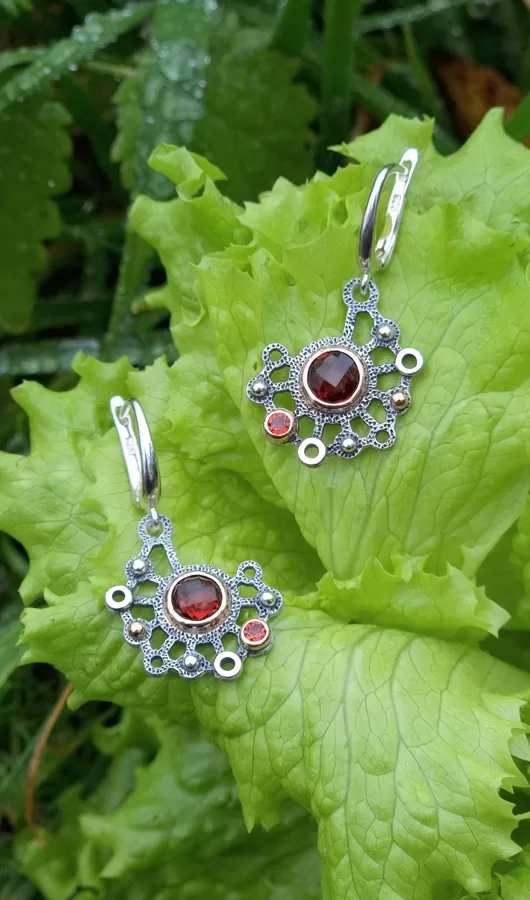 Silver, gold, garnets