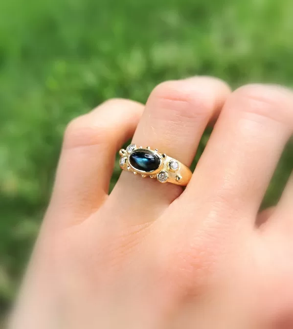 Yellow gold, sapphire, diamonds